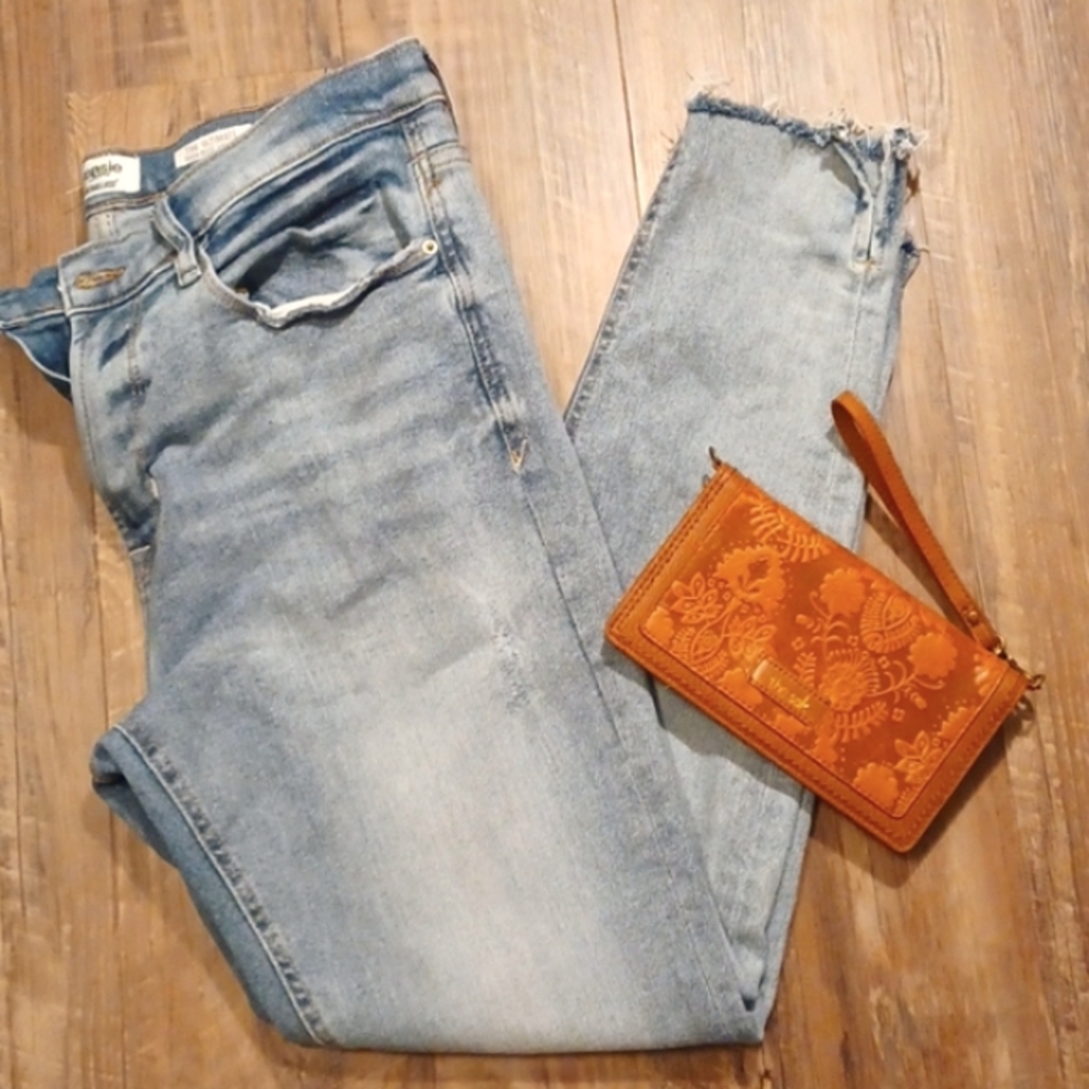 🌻 Distressed Jeans by kenzi